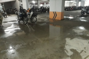 Tầng hầm toà nhà khu đô thị Mường Thanh - Thanh Hà ngập chất thải hôi thối
