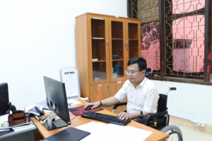 Người công nhân khuyết tật Vũ Thanh Hồng tấm gương vượt lên số phận