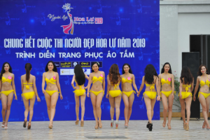 Diện bikini nóng bỏng, thí sinh Người đẹp Hoa Lư khoe vóc dáng 