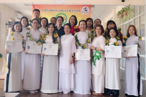 Trung tâm Yoga Acroyoga & Meditation: Trao giấy chứng nhận đủ điều kiện giảng dạy Yoga tại Việt Nam cho học viên
