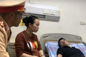 Hà Nội: Đội CSGT số 11 giúp đỡ người bị tai nạn đi cấp cứu kịp thời