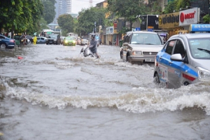 "Bỏ túi" những nguyên tắc để lái xe an toàn trong mùa mưa lũ
