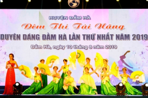 Các thí sinh tỏa sáng trong đêm thi tài năng Duyên dáng Đầm Hà 2019