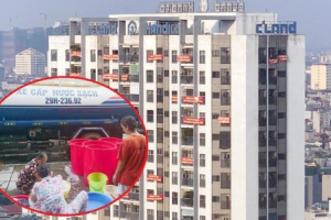 Dân chung cư cao cấp mang xô, chậu xếp hàng chờ mua nước