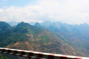 Khung cảnh núi non hùng vĩ trên đèo Mã Pì Lèng ở Hà Giang