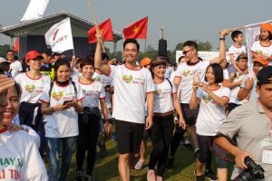Các nghệ sĩ và 1500 VĐV tham dự sự kiện chạy vì trái tim 2019