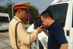Tăng cường xử "ma men" trên cao tốc