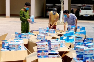 Hà Tĩnh: Dùng xe bán tải chở 50.000 khẩu trang không rõ nguồn gốc  