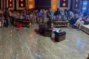 Bắt 73 đối tượng “thác loạn” ma tuý trong quán karaoke