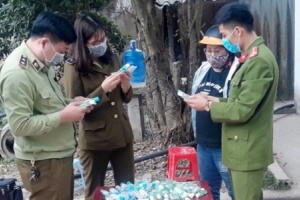 Hà Nội: Triệt phá đường dây làm giả dung dịch rửa tay