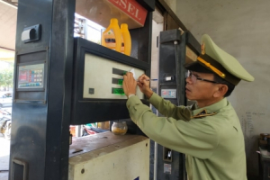 Tạm ngừng hai cơ sở xăng dầu không đủ điều kiện kinh doanh vẫn hoạt động