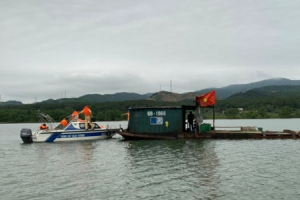 Quảng Bình: Lực lượng chức năng ra quân xử phạt cát tặc trên sông gần 40 triệu đồng