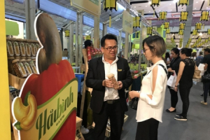 Doanh nghiệp vừa chờ hỗ trợ, vừa tự bơi