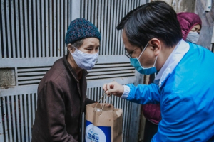 “Triệu bữa cơm” đến với người dân “xóm chạy thận”