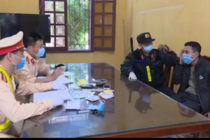 Thái Bình: Trạm CSGT Cầu Nghìn phát hiện 2 đối tượng tàng trữ chất ma túy