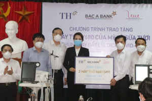 Nghệ An: Tập đoàn TH trao tặng 2 máy thở thông minh