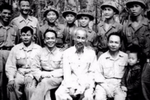 Kỷ niệm 130 năm Ngày sinh Chủ tịch Hồ Chí Minh:  Tháng Năm và đạo lý dân tộc "ăn quả nhớ người trồng cây"
