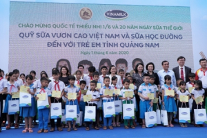 34.000 trẻ em Quảng Nam đón nhận niềm vui uống sữa từ Vinamilk trong ngày 1/6