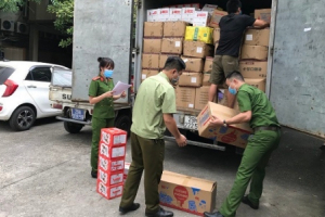 Hà Nội: Thu giữ thêm hàng nghìn sản phẩm bánh trung thu, nước hoa quả không rõ nguồn gốc xuất xứ