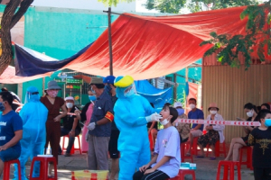 Chùm ảnh: Truy tìm COVID-19 trong tâm dịch
