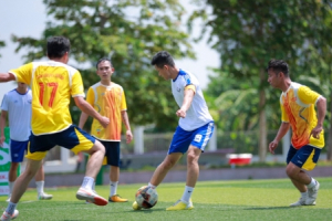FC Báo Giáo dục và Thời đại gặp ngay “hàng cứng” FC Hoàng Thu trong trận đầu ra quân