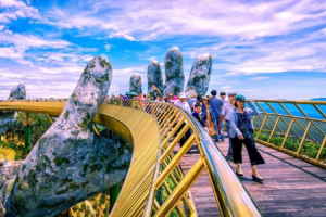 Agoda, Booking, Airbnb, Traveloka... gần như chiếm hết thị phần đặt phòng trực tuyến, các OTAs Việt Nam đang tranh giành nhau miếng bánh nhỏ, đua nhau báo lỗ nặng