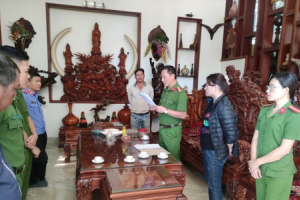 Bắt nữ "đại gia" lừa sổ đỏ của người dân tộc thiểu số rồi cầm cố ngân hàng