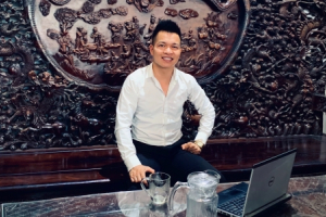 Doanh nhân trẻ Phố núi sở hữu tấm phản “siêu khủng” được làm từ cây gỗ gõ đỏ 43m3