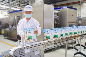 VINAMILK Chào 2021 với lô sản phẩm sữa hạt và sữa đặc lớn xuất khẩu đi Trung Quốc