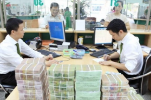 Lãi suất tiền gửi tiết kiệm giảm xuống thấp kỷ lục, lãi suất cho vay giảm nhỏ giọt