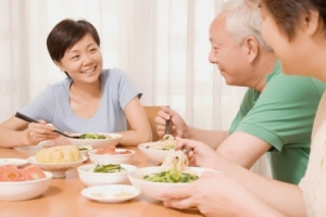 Vận động người dân tham gia Bảo hiểm xã hội, Bảo hiểm y tế, chuẩn bị tích lũy cho tuổi già từ khi còn trẻ