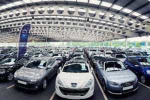 Quản lý đối với xe ô tô tạm nhập khẩu miễn thuế của đối tượng được hưởng quyền ưu đãi, miễn trừ tại Việt Nam 
