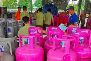 Phát hiện hơn 400 bình khí gas LPG nghi chiết nạp trái phép trong Công ty Vịnh Phát