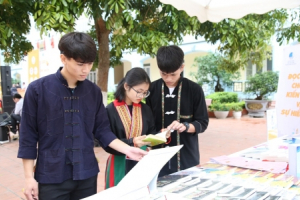 Ngày hội “Mỗi thanh niên một cuốn sách làm bạn” 	