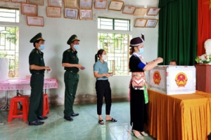 Bầu cử sớm: Những lá phiếu gửi gắm niềm tin