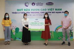 Quỹ sữa vươn cao Việt Nam tiếp tục hành trình trao sữa cho trẻ em tại 26 tỉnh thành trong năm thứ 14