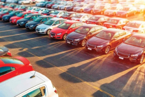 Ô tô giảm giá mạnh để kích cầu