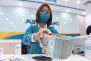 Tăng trưởng tiền gửi dân cư xuống thấp trong “lịch sử thống kê”