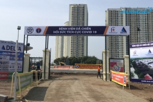 Hà Nội: Hàng trăm công nhân “căng mình” xây dựng Bệnh viện dã chiến hồi sức tích cực 