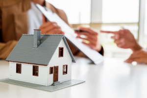 Nhận cọc giúp khách, môi giới dính cú lừa hoàn hảo từ khách hàng, phải đi đền cọc