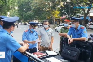 Hà Nội: Xử lý vi phạm xe ô tô nhận chở khách “chui” trong mùa dịch