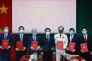 Công bố quyết định của Bộ Chính trị về công tác cán bộ