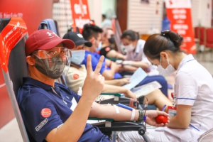 Hàng ngàn người đi hiến máu an toàn dịp giãn cách