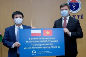 Đại sứ Ba Lan bàn giao cho Bộ Y tế hơn 500.000 liều vaccine AstraZeneca