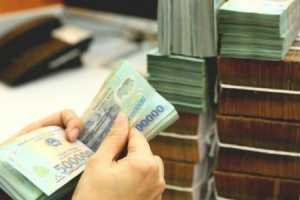 Tăng trưởng tiền gửi hầu như đi ngang suốt 3 tháng, nhu cầu tiền mặt tăng cao