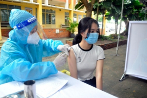 Ngày đầu triển khai tiêm vaccine cho học sinh