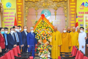 Chủ tịch Ủy ban Trung ương MTTQ Việt Nam thăm, chúc mừng Giáo hội Phật giáo Việt Nam