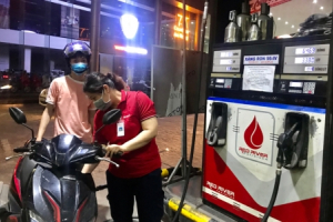 Giá xăng giảm mạnh sau 5 lần tăng liên tiếp