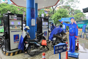 Điều hành giá xăng dầu và điều chỉnh mức xăng dầu tối thiểu hằng năm