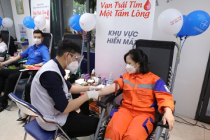 EVNNPC hưởng ứng hiến máu trong Tuần lễ hồng lần thứ VII 